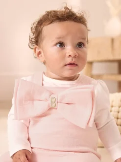 New Baker by Ted Baker Ensemble salopette et t-shirt rose en jacquard à nœud