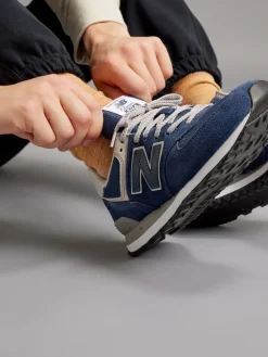 Hot New Balance - Mens 574 Trainers Bleu marine