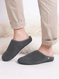 Hot Totes Gris - Mens Isotoner Swept Back Popcorn Mule Slippers